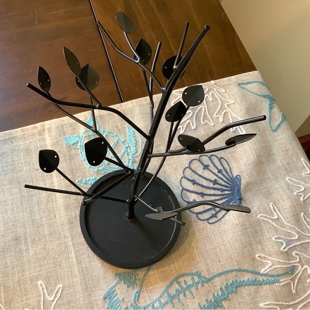 Leaf Earring Tree - Picture 2 of 3